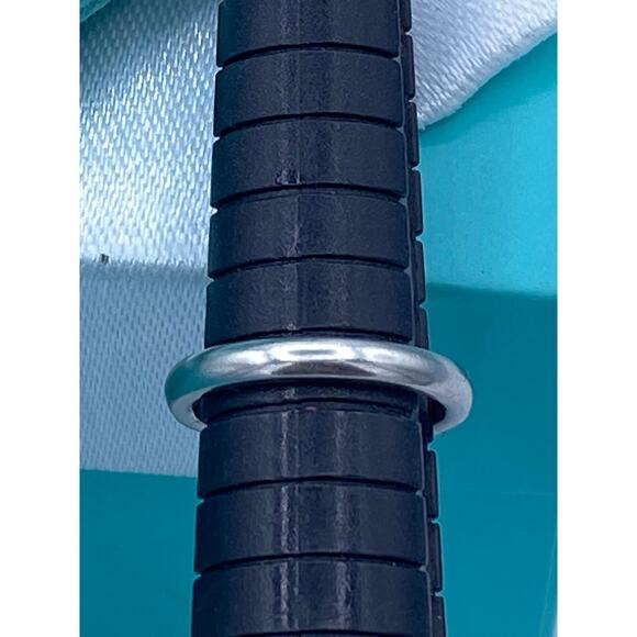 Tiffany & Co. Sterling Silver Emerald Stacking Band Ring – Size 6 - Picture 4 of 7